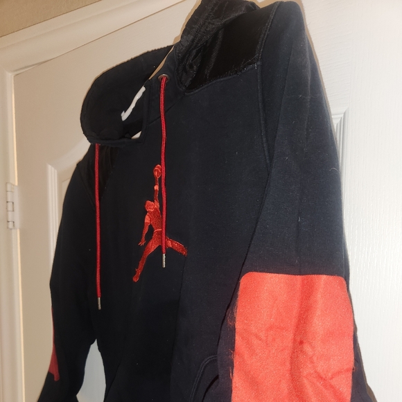 Jordan's men's small black and red hoodie - Picture 3 of 13